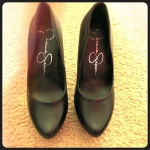 Jessica Simpson black pumps